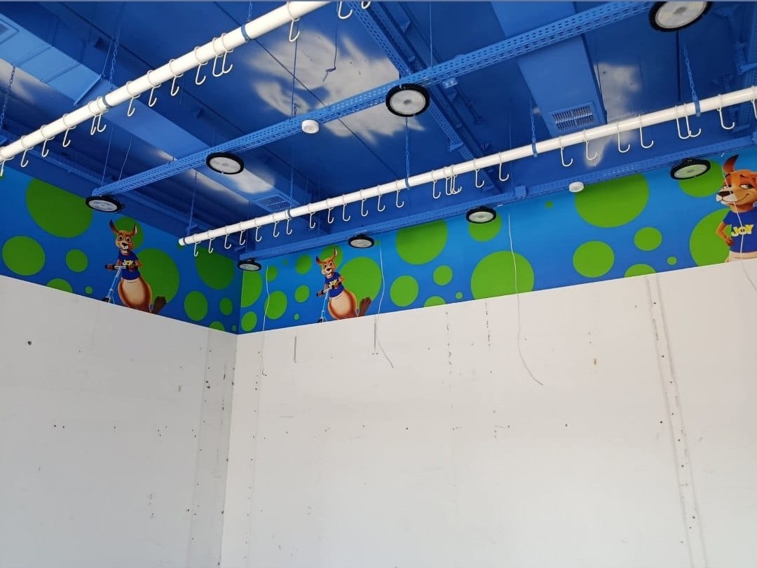 Green circular patterns run around the upper walls beneath a blue ceiling.